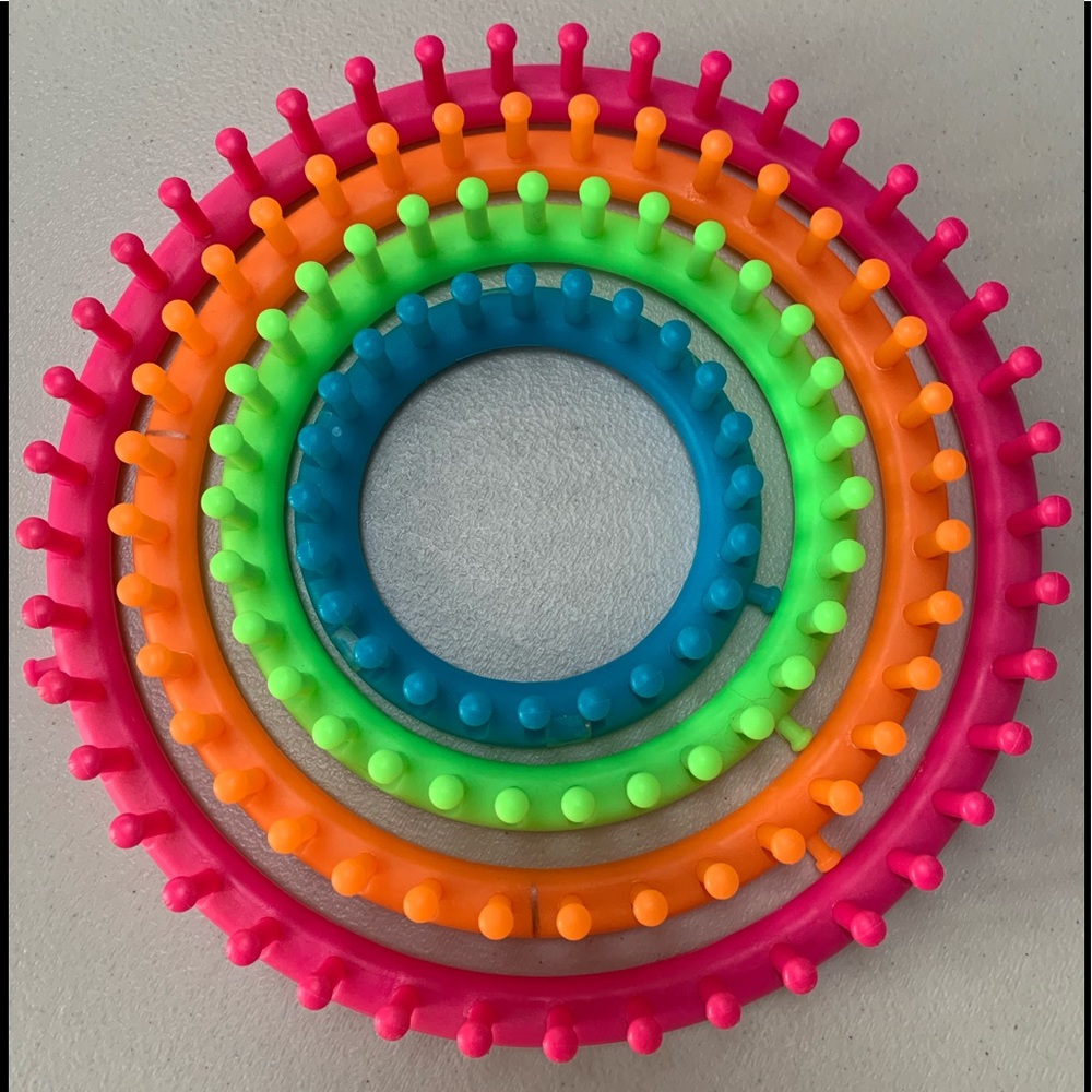 🌈 4 piece Loom Set NEW 5 1/2  7 1/2 I  9 1/2 11 1/2 inches Hats Scarves Blanket